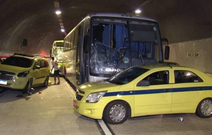 Acidente Envolvendo Dois Nibus E Cinco Carros Deixa Feridos Em