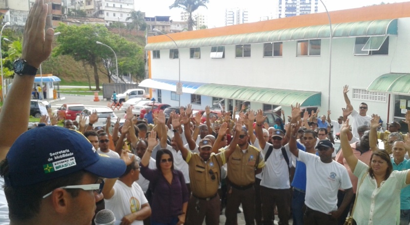 GREVE Agentes da Transalvador se reúnem para discutir possível