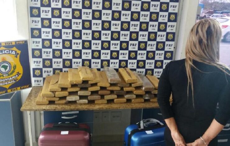 Mulher é presa em Vitória da Conquista transportando 48 kg de maconha