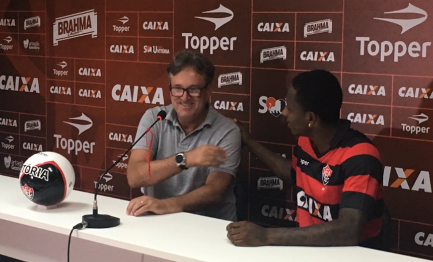 REFORÇO Atacante é apresentado oficialmente pelo rubro negro Confira