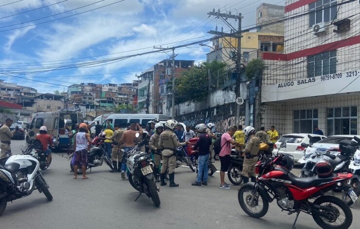 Dois Homens S O Flagrados Uma Arma E Muni Es Durante Abordagem No