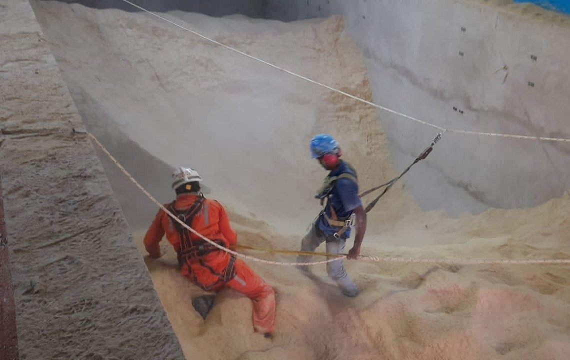 Trabalhador morre soterrado após cair em silo 400 toneladas de soja