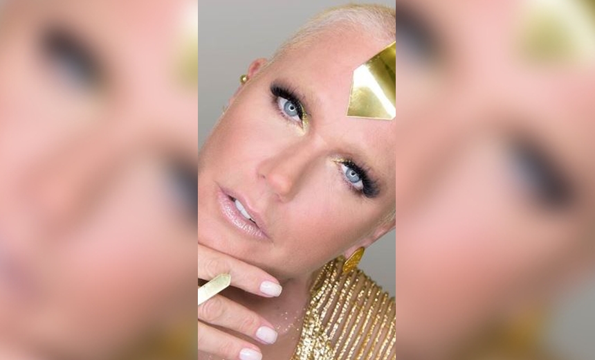 Xuxa publica foto de topless e Instagram faz alerta de Conteúdo