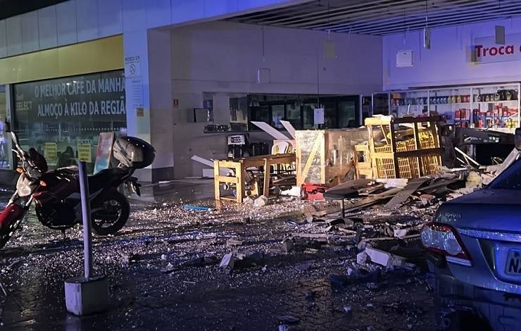 Bandidos Explodem Cofre E Roubam Dinheiro De Posto De Gasolina Em