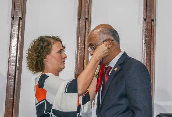 Esposa de conselheiro do TCE é nomeada em gabinete no TCM salário