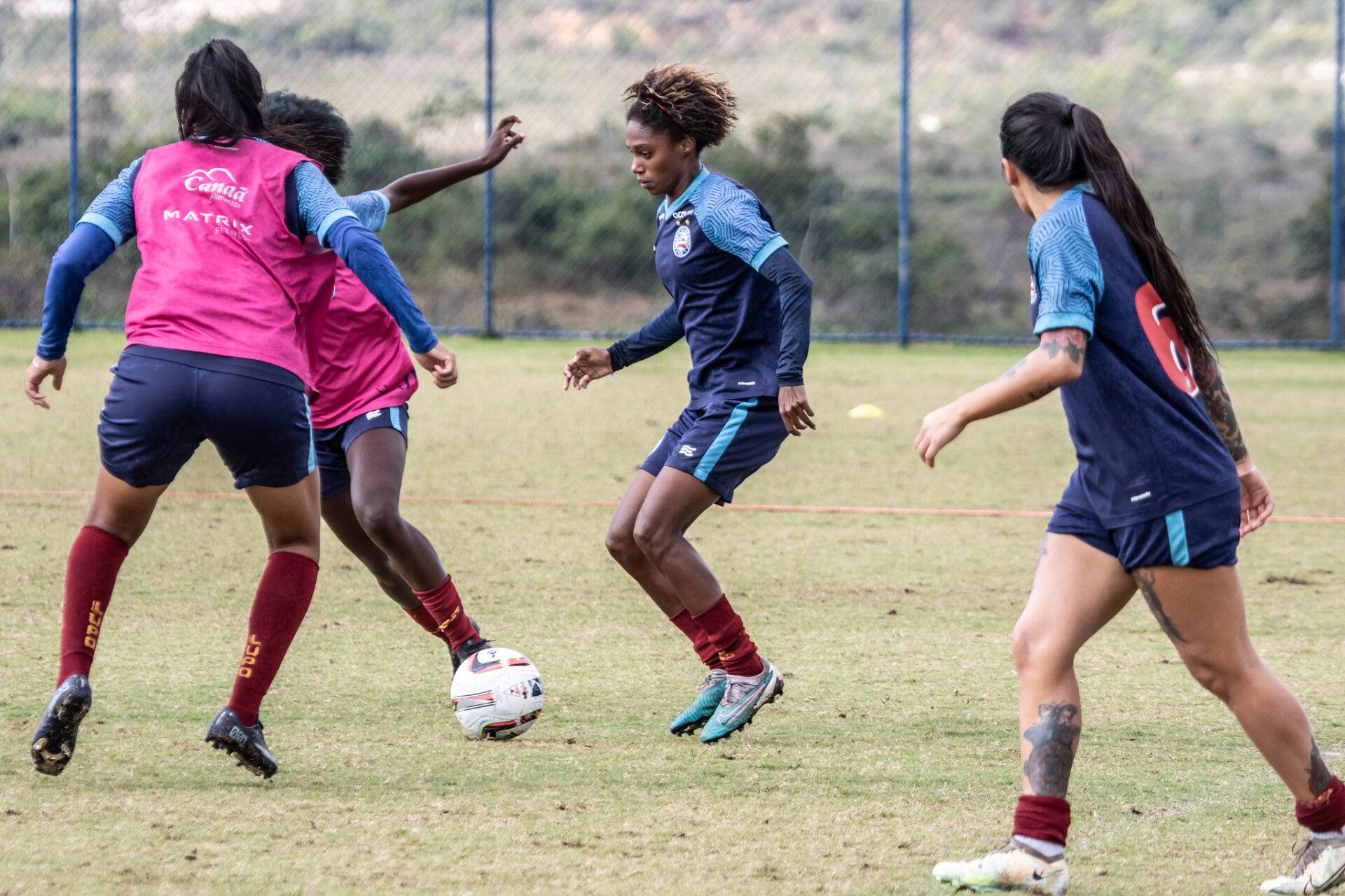 Bahia e Vitória voltam a campo para defender a liderança no Baianão