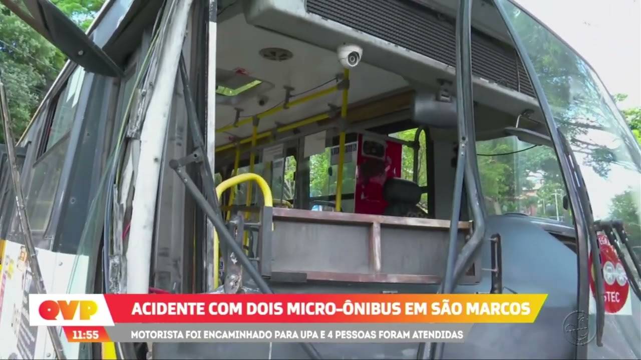 Acidente entre dois micro ônibus deixa motorista e mais 4 pessoas