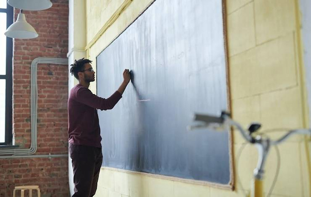 Negros e indígenas são apenas 7,4% dos professores em pós-graduação