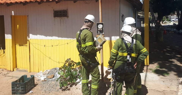 Coelba corta 60 'gatos' de energia descobertos nas barracas de praia em Buraquinho