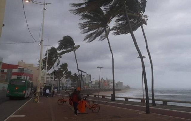 Não vai dar praia! Salvador segue com tempo chuvoso neste final de semana