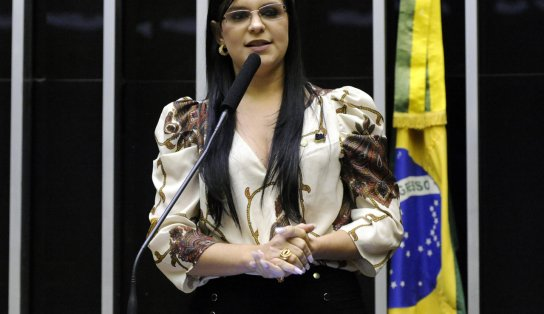 Única baiana contra PEC Kamikaze, Dayane justifica posição; "aprisionamento do povo pela compra de votos". 