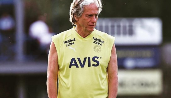 Dias após ser vaiado, Jorge Jesus volta ao destaque após chutar jogador adversário caído por considerar cera;