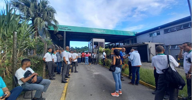 Rodoviários atrasam saídas de ônibus e passageiros são prejudicados em Salvador