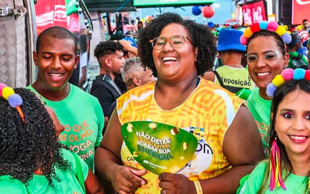 Bia Souza, campeã olímpica, curte Carnaval de Salvador