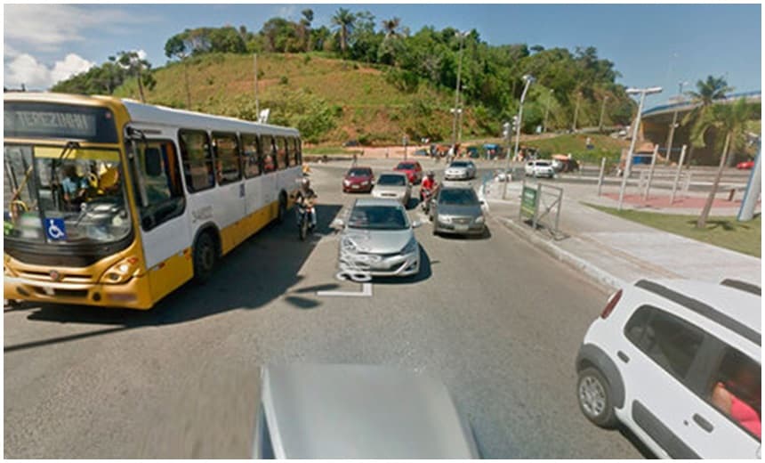 Motociclista se envolve em acidente com veículo e trânsito fica intenso no bairro do Retiro