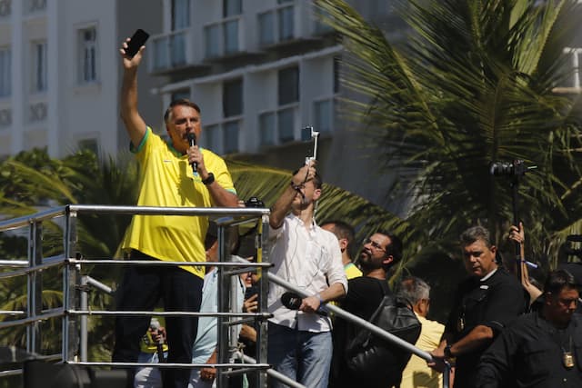 Bolsonaro ironiza denúncias sobre golpe: 'Tramei com o Pato Donald'