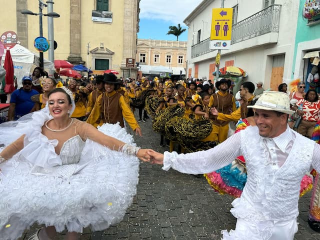 Cortejo Junino marca transição do Carnaval para o São João na Bahia