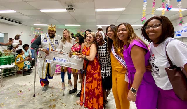 Concurso elege rainha de bloco carnavalesco que inclui pessoas com deficiência