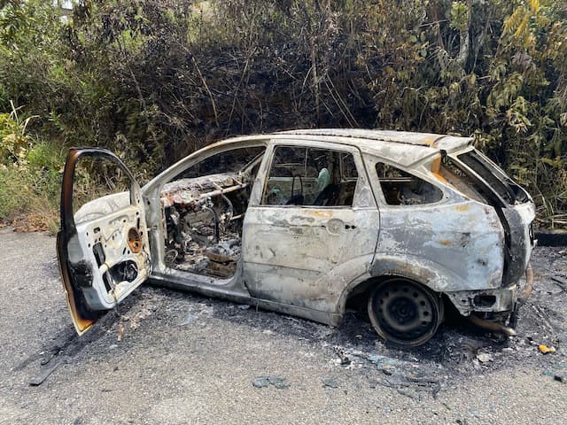 Ossada é localizada dentro de carro carbonizado em Simões Filho