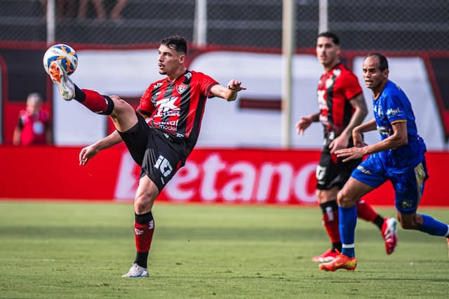 Vitória supera o Jequié e se classifica para a semifinal do Baianão