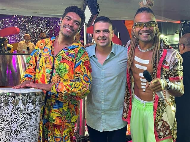 Aratu Folia: ‘Juca’ toca percussão com a Timbalada na Barra