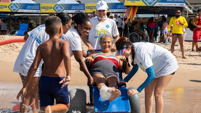 Projeto 'ParaPraia' segue com banhos assistidos neste fim de semana