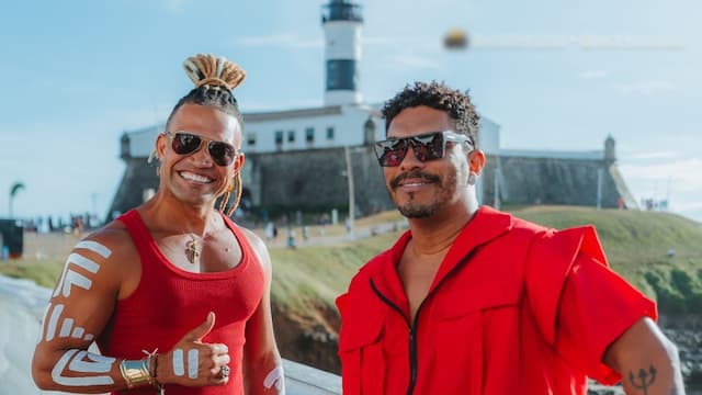 Timbalada agita Farol da Barra com show pré-carnavalesco