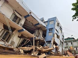 Terremoto de magnitude 7,7 derruba prédios na Tailândia e Mianmar; vídeos