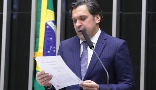 Aprovado projeto que limita o aumento do salário mínimo e restringe acesso ao BPC