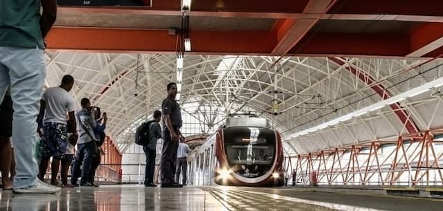 Embarque de passageiros na estação Águas Claras do metrô terá mudanças