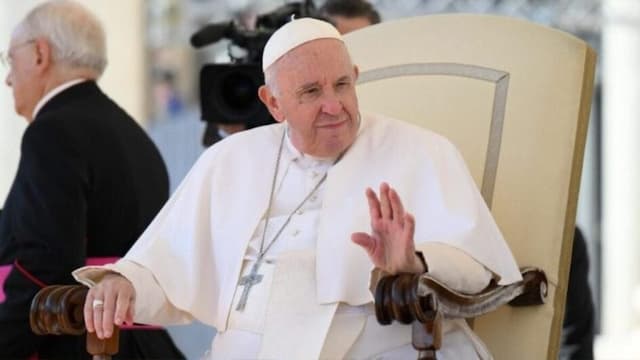 Papa dormiu bem e não apresentou insuficiência respiratória, diz Vaticano