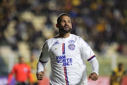 Willian José empata a partida em La Paz