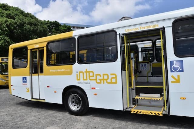 Ônibus voltam a circular em Tancredo Neves após ação de criminosos