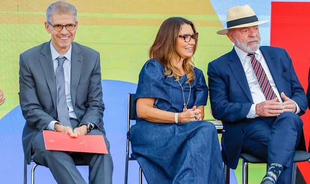 Lula dorme com Janja e acorda com Sidônio. Todo dia