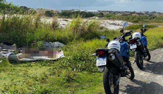 Homem é encontrado morto e enrolado em lençol no bairro de Stella Maris, em Salvador; área é de "desova"  