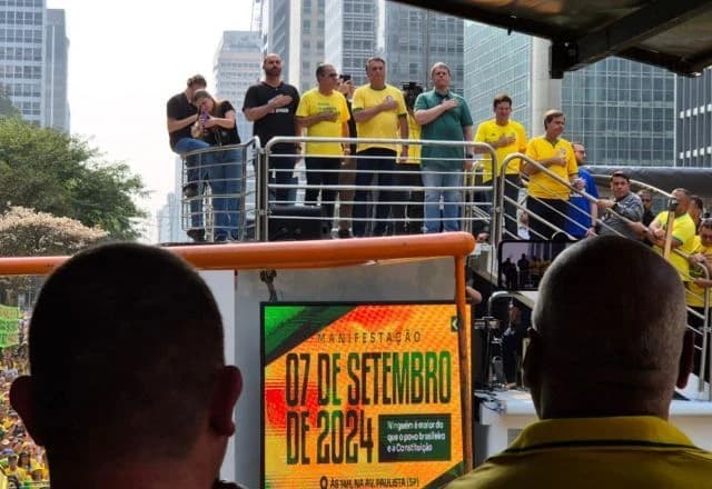 Eduardo Bolsonaro pede impeachment de Alexandre de Moraes em manifestação em São Paulo