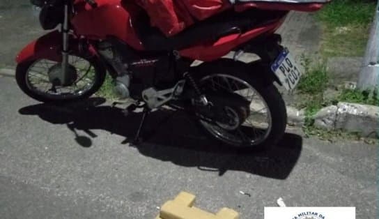 Entrega de comida ou da verdinha? Motoboy é preso transportando maconha na mochila em Pirajá 