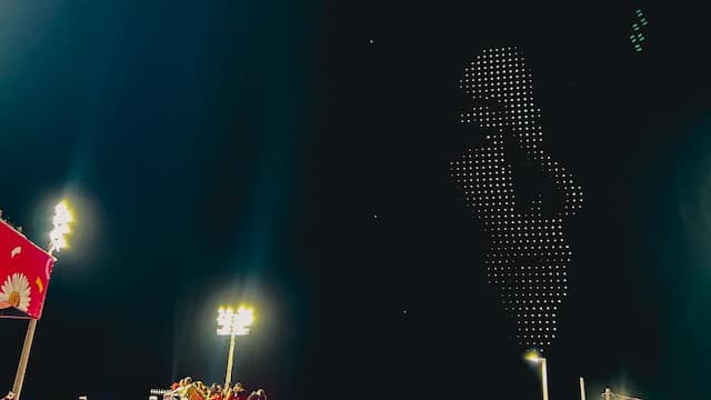 Show de drones homenageia Fernanda Torres no Carnaval; veja vídeo