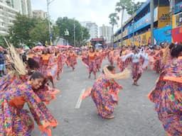 Rainhas do Samba-Reggae, meninas do Bloco Didá dão show no Campo Grande