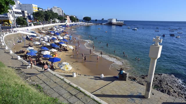 Uso de caixa de som na praia pode gerar multa de até R$ 15 mil