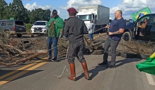 Manifestante é preso por tentativa de homicídio contra agente da PRF durante bloqueio