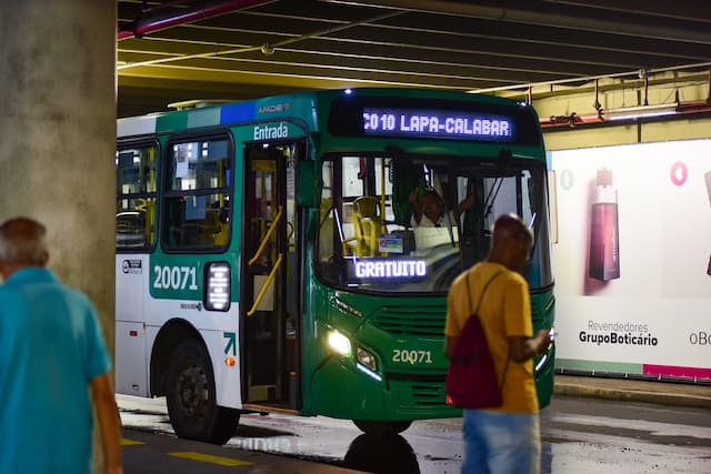 Prefeitura de Salvador amplia transporte para reta final do Carnaval