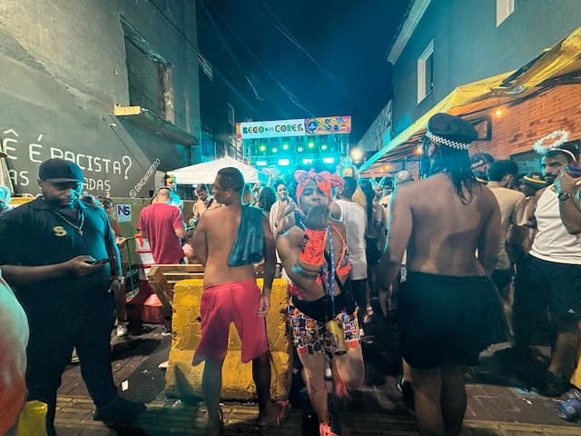 Pessoas LGBT+ pedem mais espaços da diversidade no Carnaval