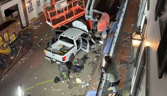 Motorista em caminhonete atropela multidão e deixa 10 mortos e 30 feridos em Nova Orleans, nos EUA