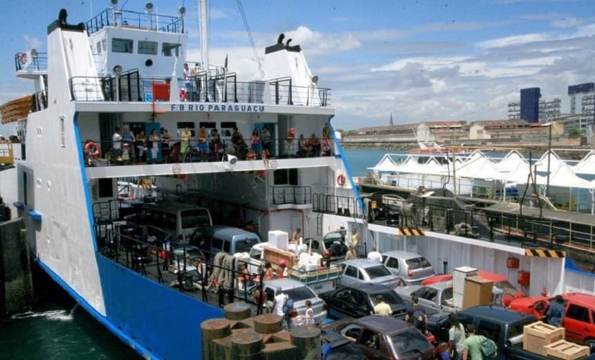 Movimento de embarque é tranquilo no ferry, apesar da proximidade do Natal