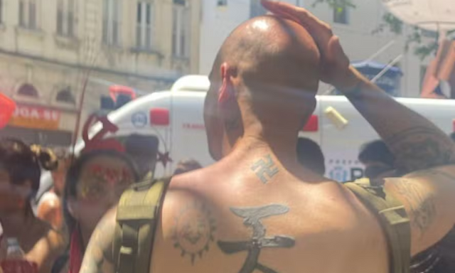 Turista com tatuagens nazistas é agredido em bloco de Carnaval 