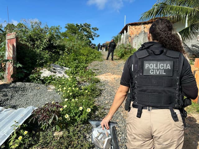 Dois suspeitos de tráfico são presos em Camaçari durante operação