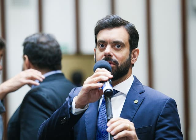 Líder da Oposição, Tiago Correia rebate Jerônimo sobre aumento do ICMS