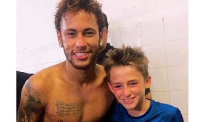 VEJA VÍDEO: Filho de Danielle Winits chora ao conhecer Neymar