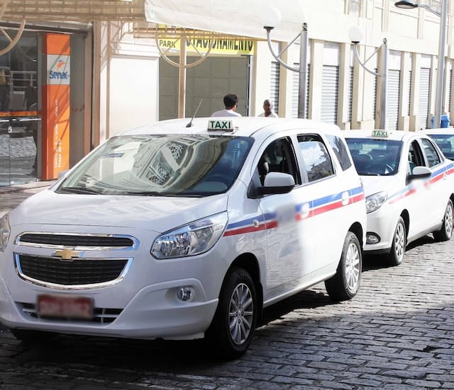 Turista italiana sofre golpe de taxista, perde R$ 7,5 mil e polícia recupera dinheiro